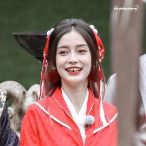 杨颖电视剧,演绎电视剧中的璀璨星光